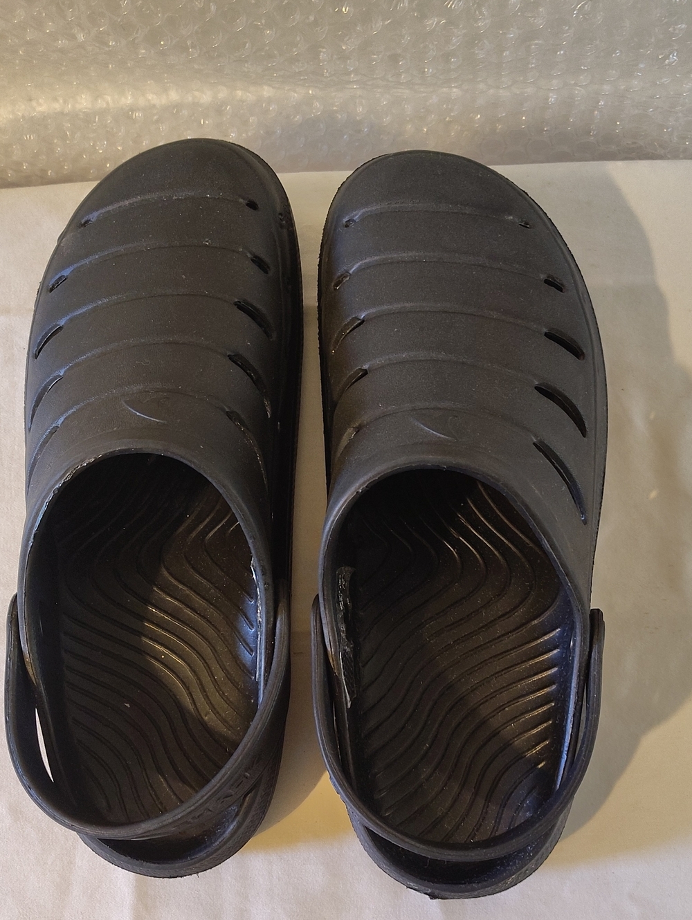 Rugged Shark Black Water Clogs Slip-On Sandals Size 9